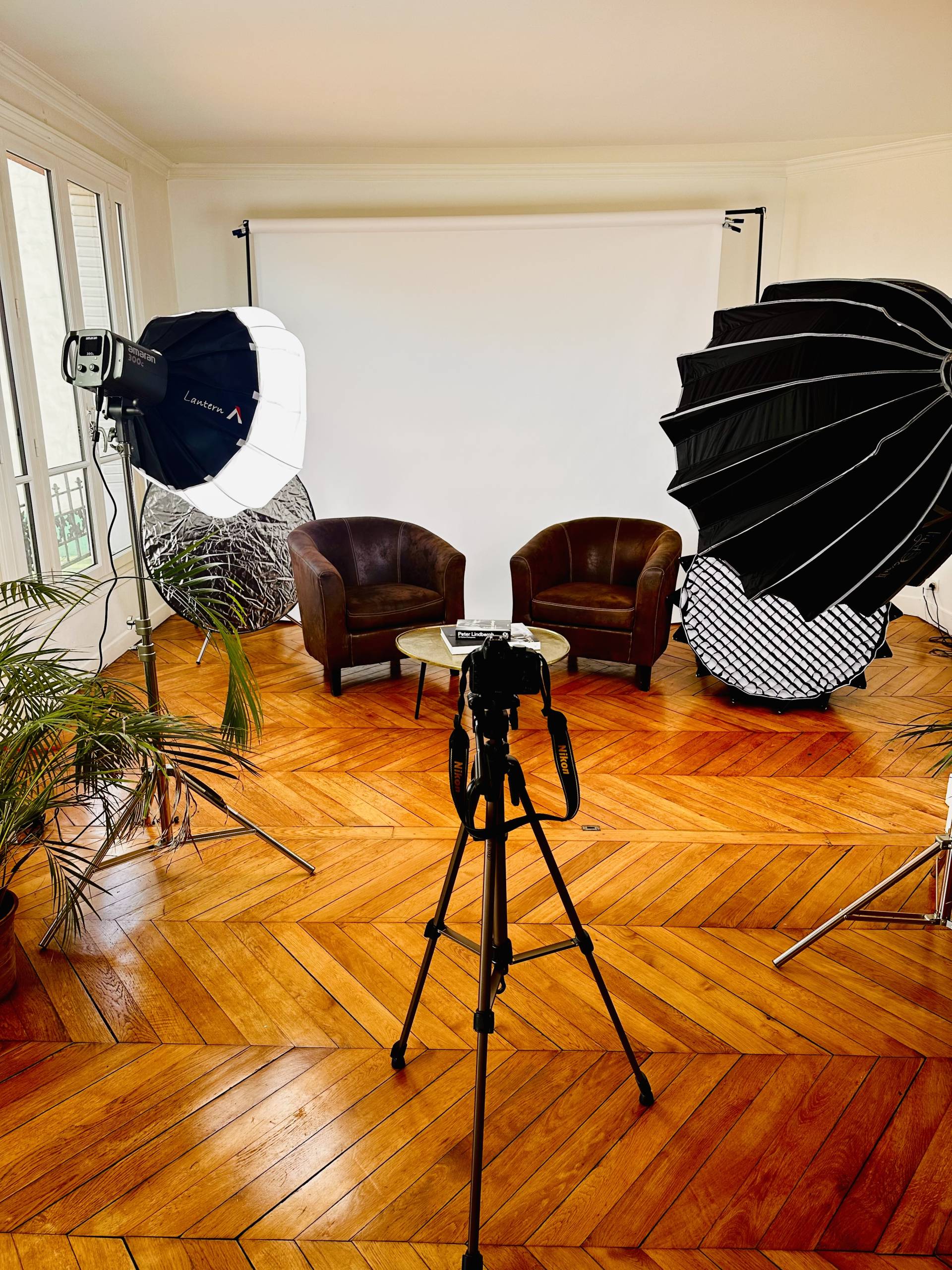 Adriana Karembeu shooting pour son livre